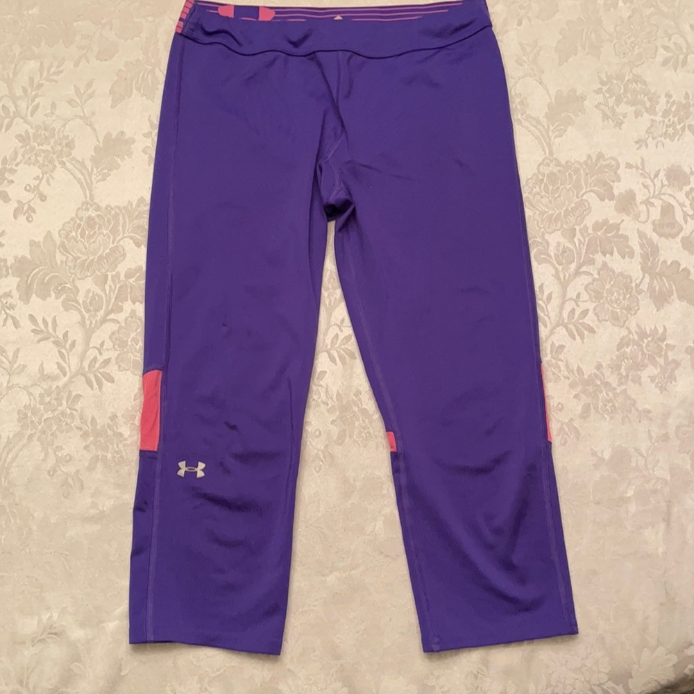 Under Armour Girls HeatGear capris Size L?